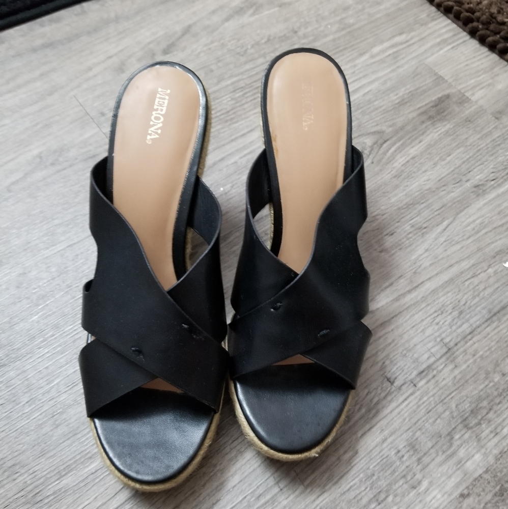 SHOE'S - Picture 4 of 8